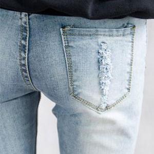 Metal Rivets Ripped Light Blue Cropped Skinny..